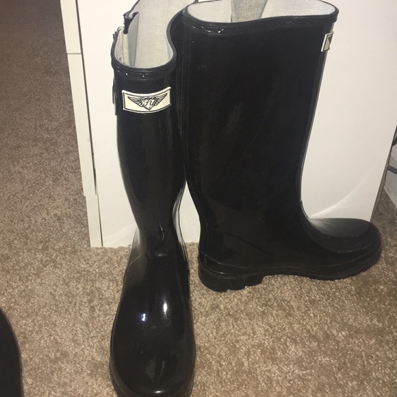 rain boots - Picture 2 of 2